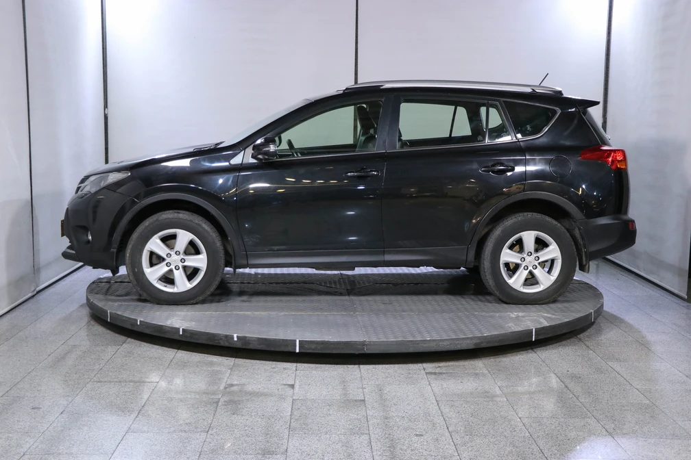 خرید و فروش تویوتا راوفور فول - دو دیفرانسیل مدل 2014 نقد و اقساط