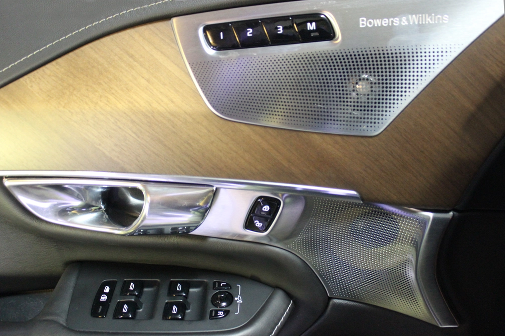 خرید و فروش ولوو XC90 اینسکریپشن مدل 2017 نقد و اقساط