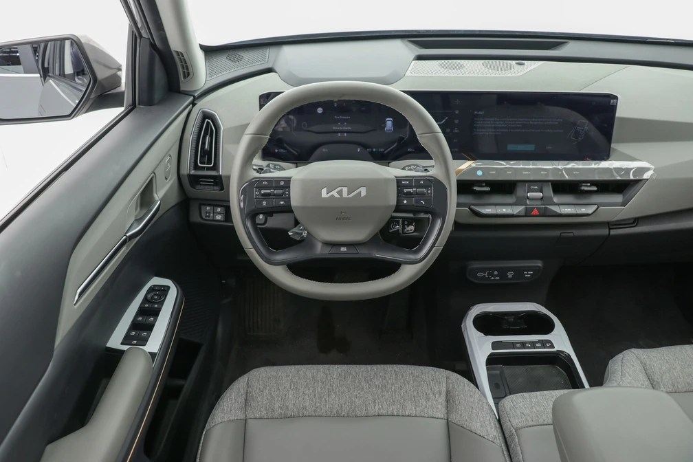 خرید و فروش کیا EV5 فول مدل 2025 نقد و اقساط خرید و فروش کیا EV5 فول مدل 2025 نقد و اقساط