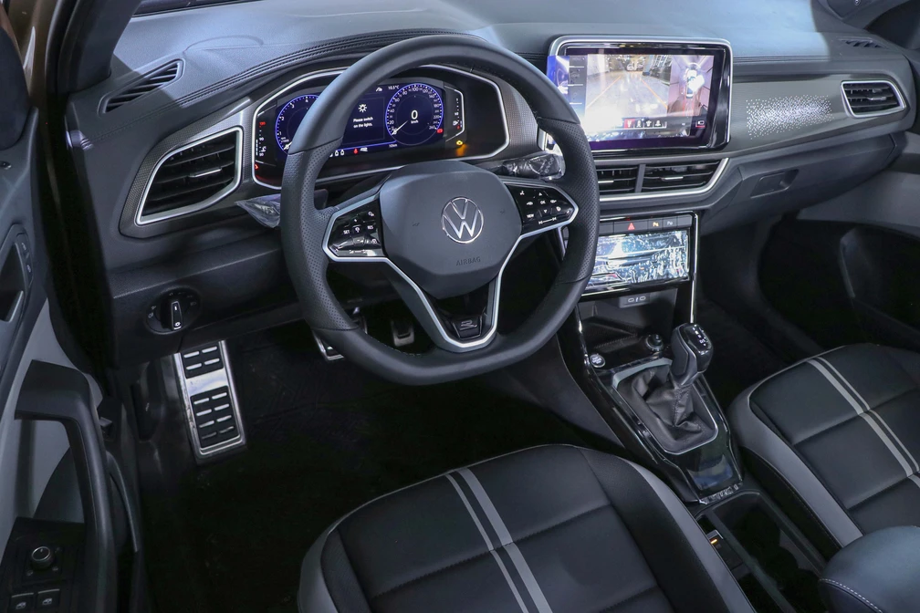 خرید و فروش فولکس T-ROC 300 مدل 2024 نقد و اقساط