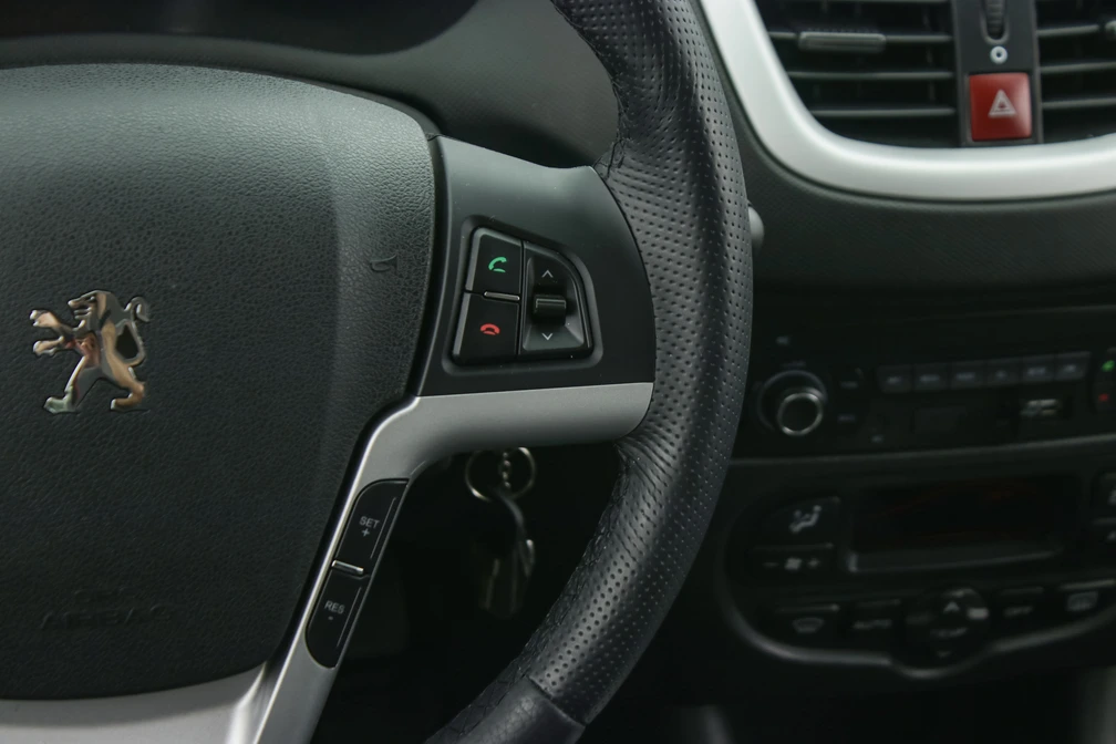 خرید و فروش پژو 207 اتوماتیک سقف شیشه ای مدل 1404 نقد و اقساط خرید و فروش پژو 207 اتوماتیک سقف شیشه ای مدل 1404 نقد و اقساط