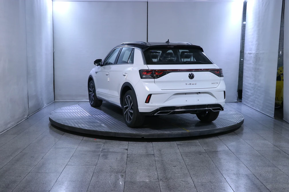 خرید و فروش فولکس T-ROC 300 مدل 2024 نقد و اقساط