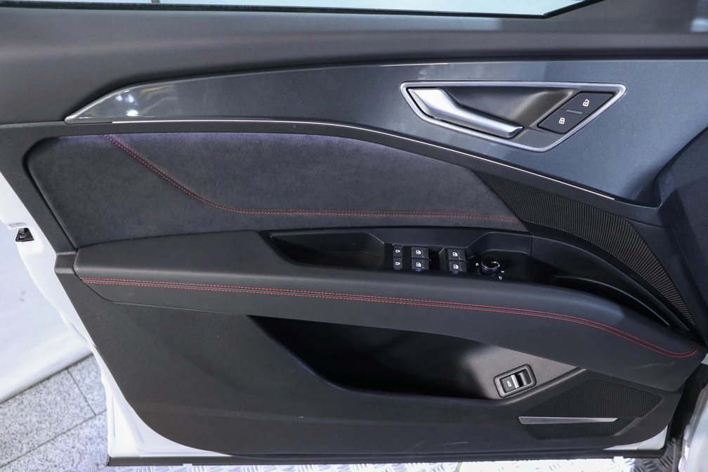 خرید و فروش آئودی q5etron سیلور پکیج - لو آپشن مدل 2024 نقد و اقساط خرید و فروش آئودی q5etron سیلور پکیج - لو آپشن مدل 2024 نقد و اقساط