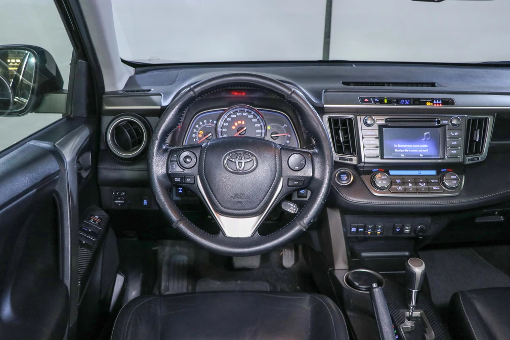 خرید و فروش تویوتا راوفور فول - دو دیفرانسیل مدل 2014 نقد و اقساط