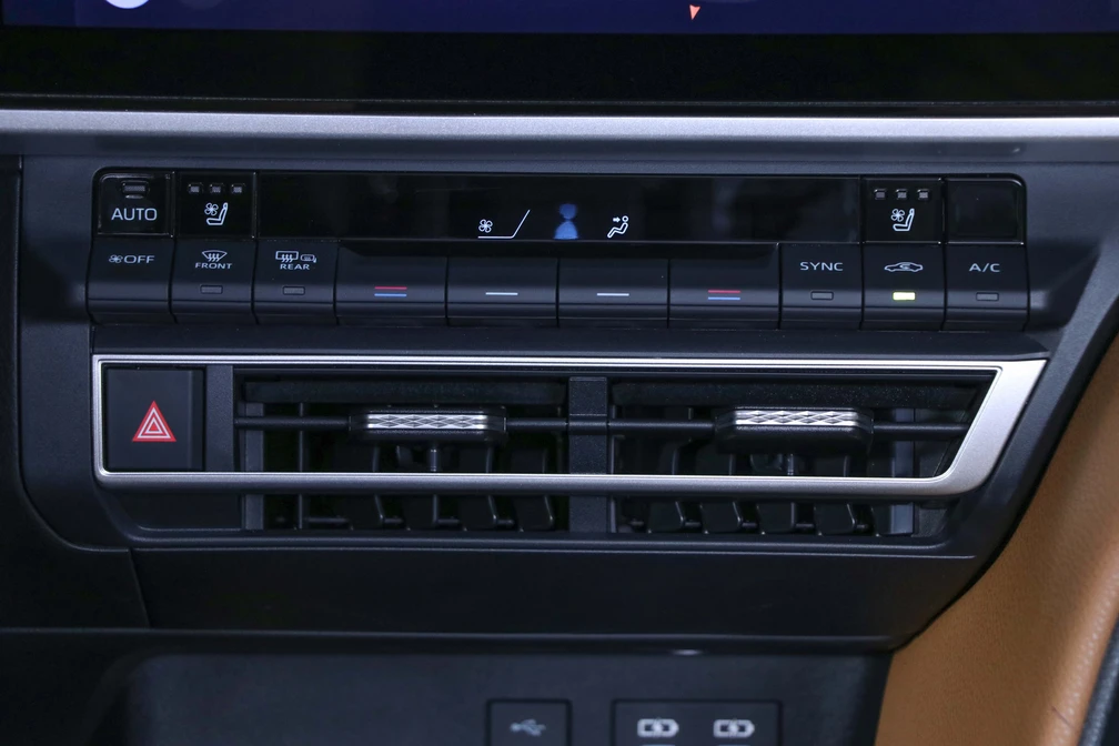 خرید و فروش تویوتا کمری هیبرید LE - فول مدل 2025 نقد و اقساط خرید و فروش تویوتا کمری هیبرید LE - فول مدل 2025 نقد و اقساط