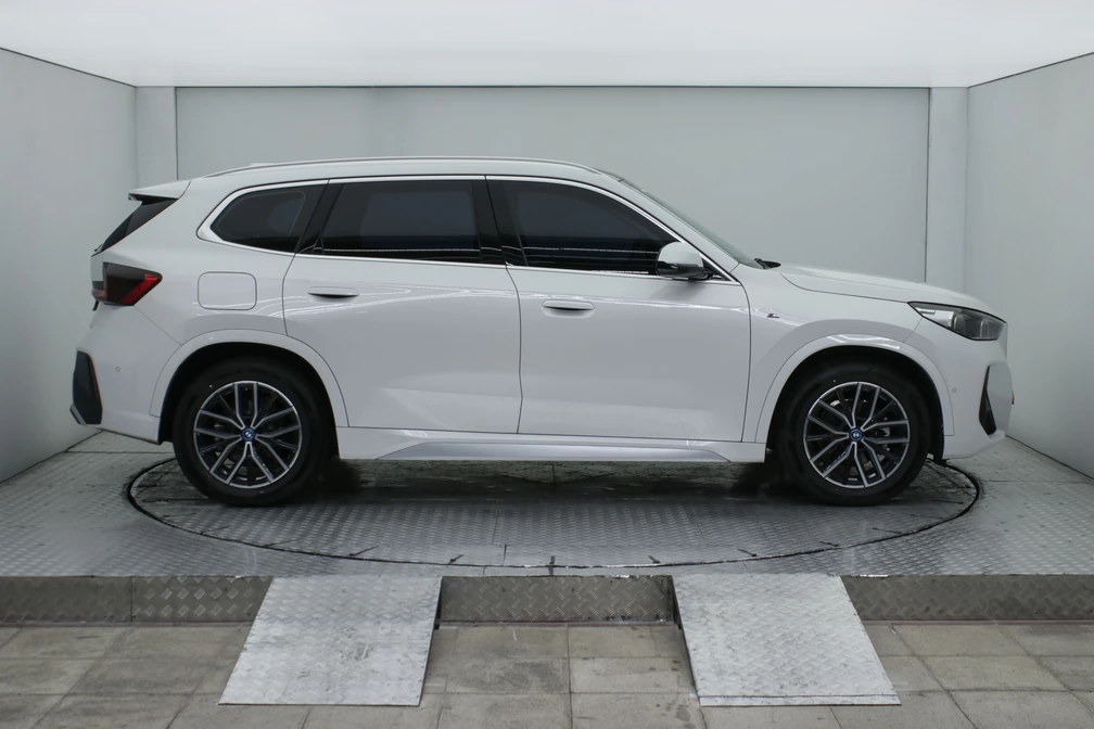 خرید و فروش ب ام و IX1 eDrive 25L مدل 2025 نقد و اقساط خرید و فروش ب ام و IX1 eDrive 25L مدل 2025 نقد و اقساط
