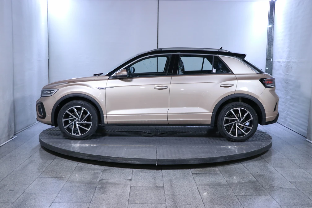 خرید و فروش فولکس T-ROC 300 مدل 2024 نقد و اقساط
