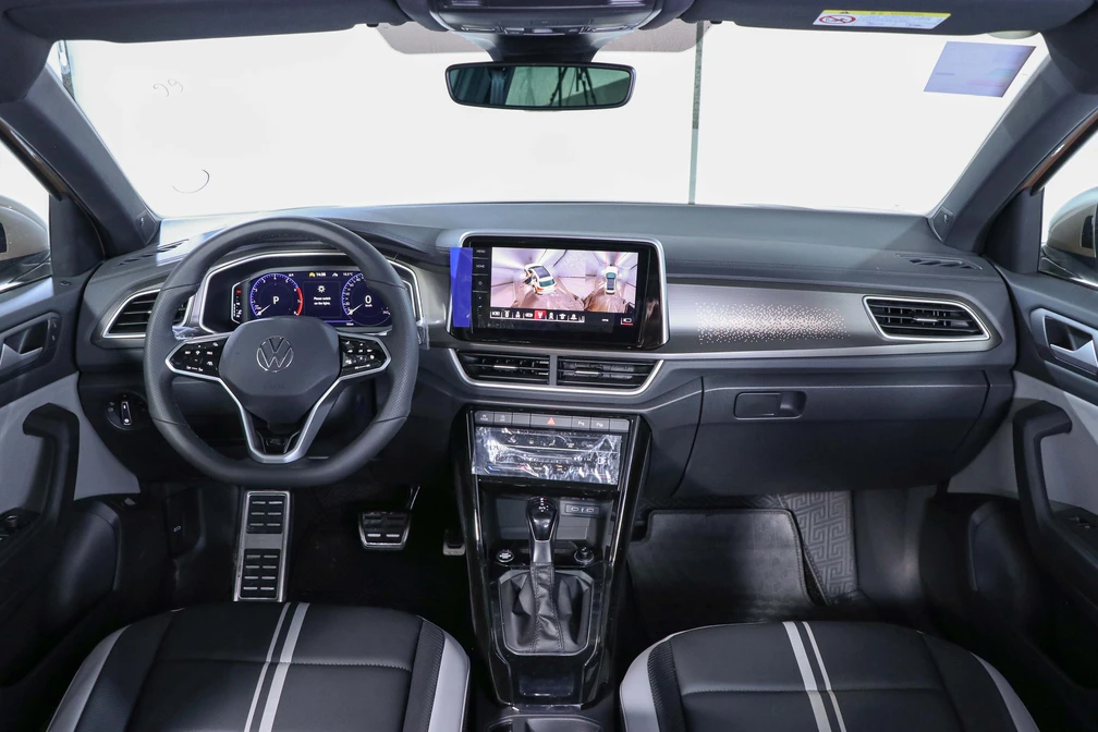 خرید و فروش فولکس T-ROC 300 مدل 2024 نقد و اقساط