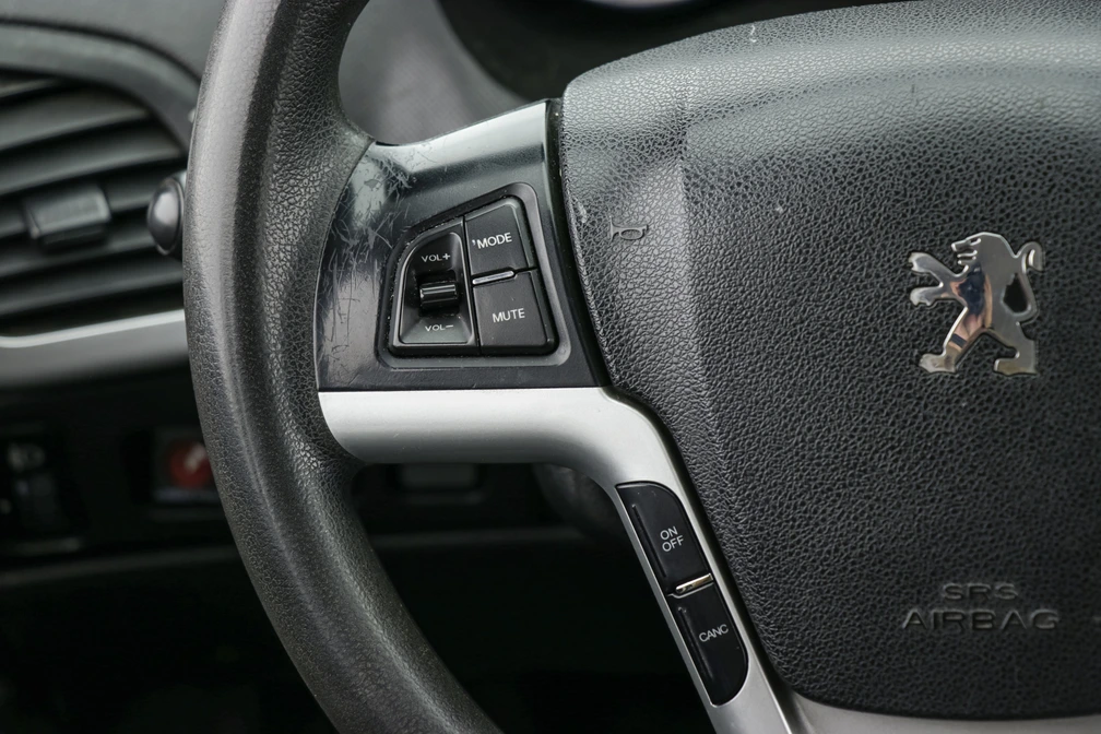 خرید و فروش پژو 207 اتوماتیک مدل 1397 نقد و اقساط