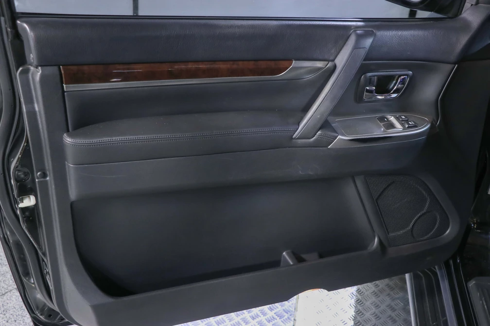 خرید و فروش میتسوبیشی پاجرو دو در فول مدل 2007 نقد و اقساط