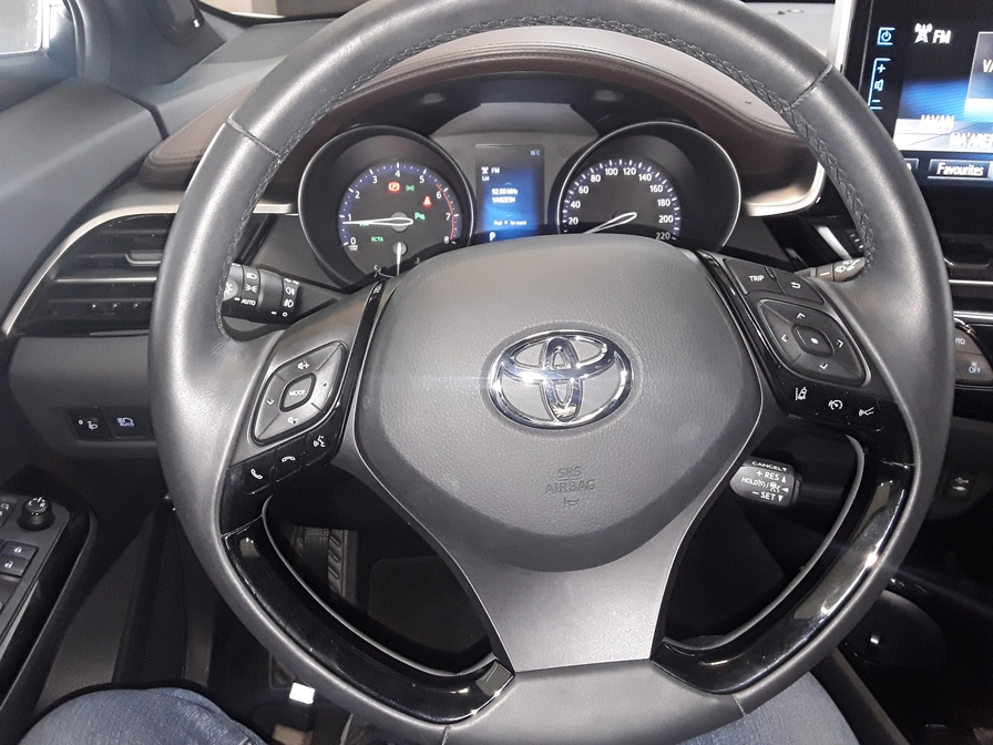 خرید و فروش تویوتا CHR هیبرید آیکان مدل 2017 نقد و اقساط