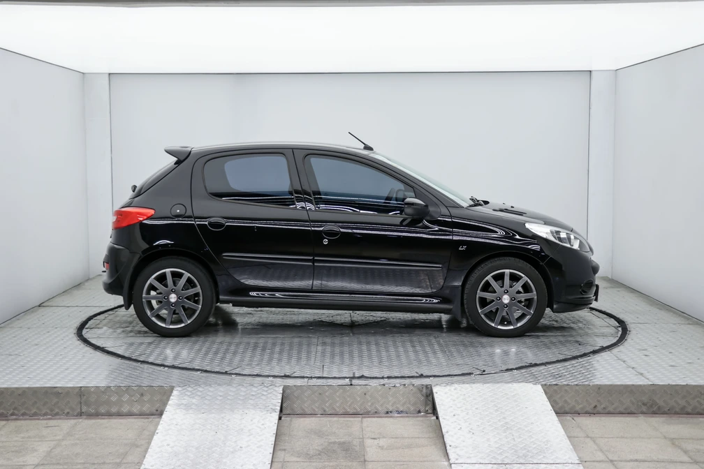 خرید و فروش پژو 207 دنده ای سقف شیشه ای مدل 1401 نقد و اقساط