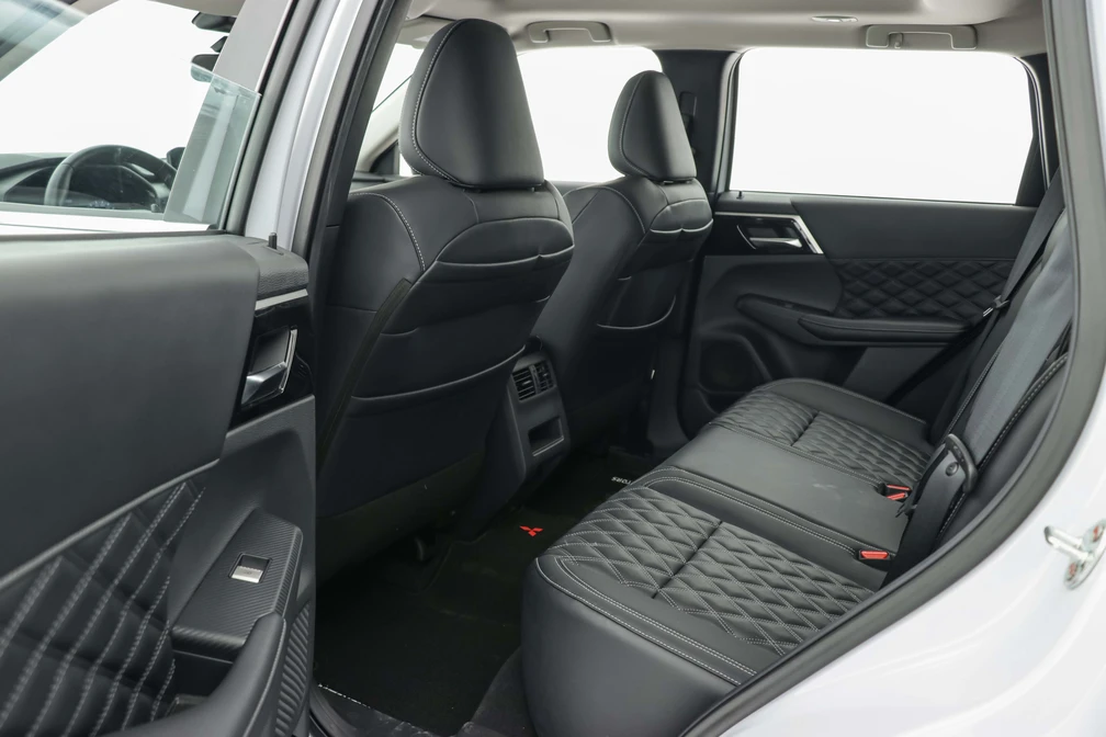 خرید و فروش میتسوبیشی اوتلندر H لاین دو دیفرانسیل مدل 2023 نقد و اقساط