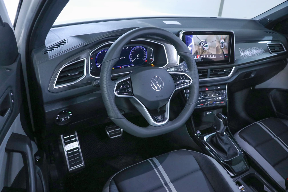 خرید و فروش فولکس T-ROC 300 مدل 2024 نقد و اقساط