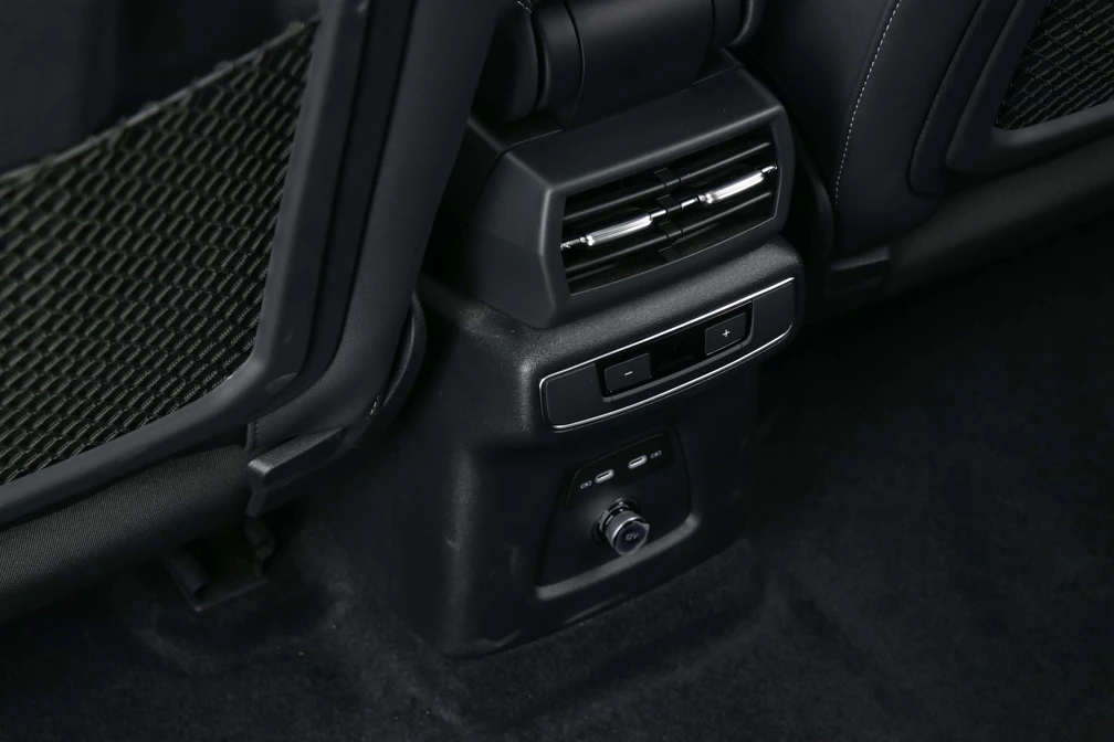 خرید و فروش آئودی q5etron سیلور پکیج - فول مدل 2024 نقد و اقساط خرید و فروش آئودی q5etron سیلور پکیج - فول مدل 2024 نقد و اقساط