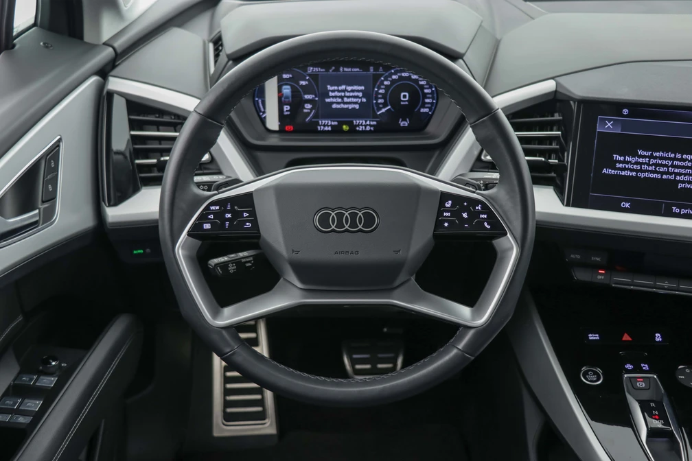 خرید و فروش آئودی q5etron سیلور پکیج - فول مدل 2024 نقد و اقساط خرید و فروش آئودی q5etron سیلور پکیج - فول مدل 2024 نقد و اقساط