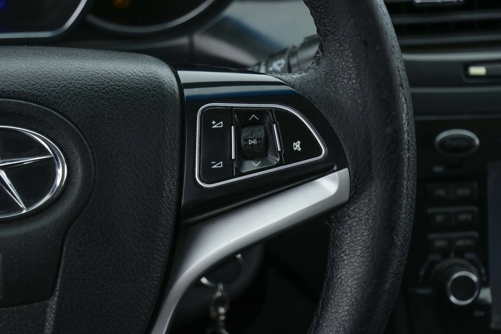 خرید و فروش جک J5 1800 - اتوماتیک مدل 1393 نقد و اقساط