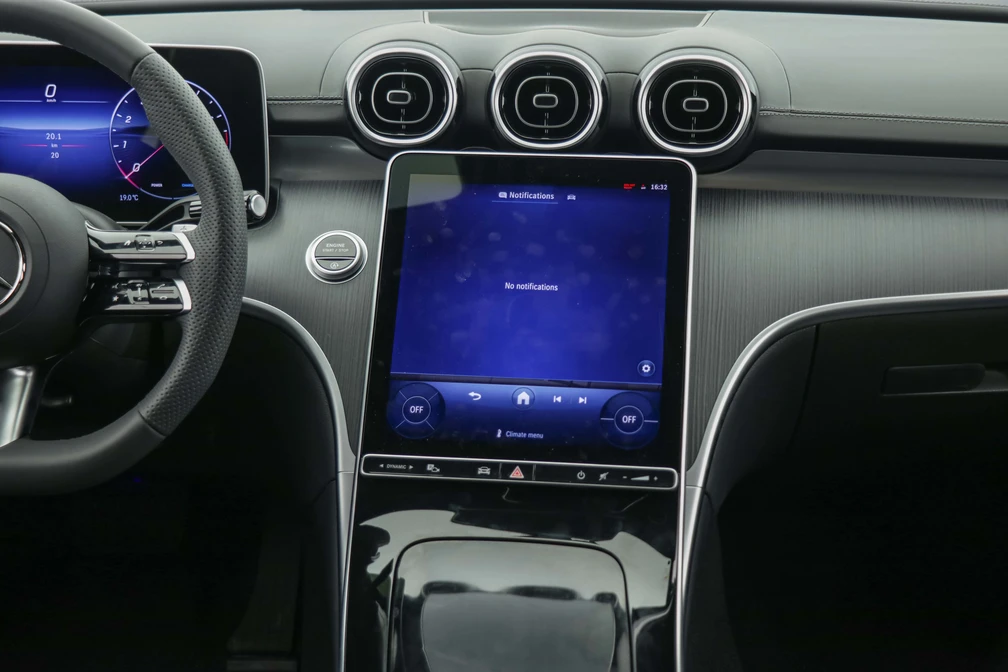 خرید و فروش بنز کلاس C 200 L مدل 2025 نقد و اقساط