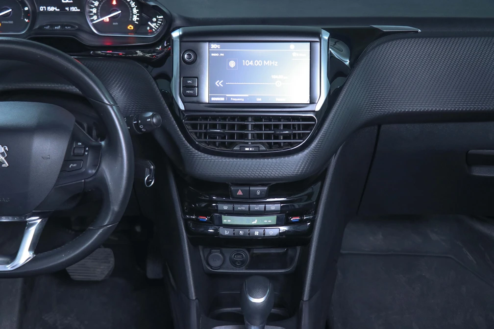 خرید و فروش پژو 2008 اتوماتیک مدل 1398 نقد و اقساط