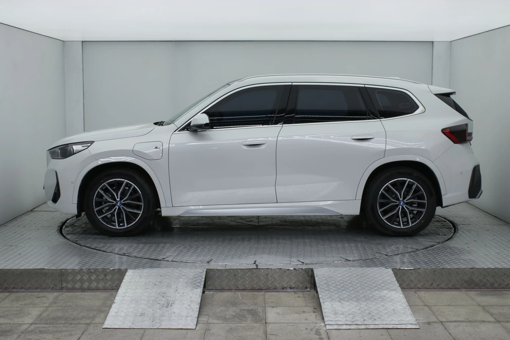 خرید و فروش ب ام و IX1 eDrive 25L مدل 2025 نقد و اقساط خرید و فروش ب ام و IX1 eDrive 25L مدل 2025 نقد و اقساط